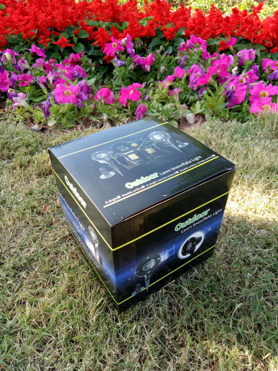 Outdoor lawn light