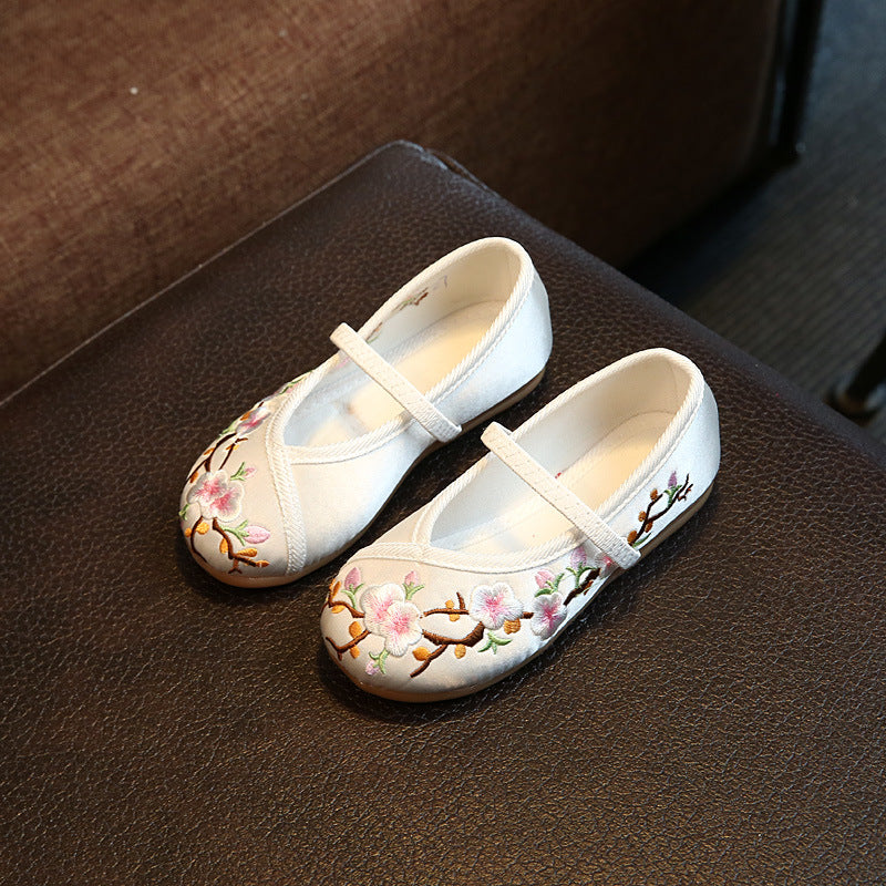Childrens Simple And Versatile Embroidered Cloth Shoes
