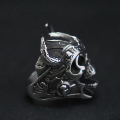 Exaggerated Personality Bull-horn Skull Ring