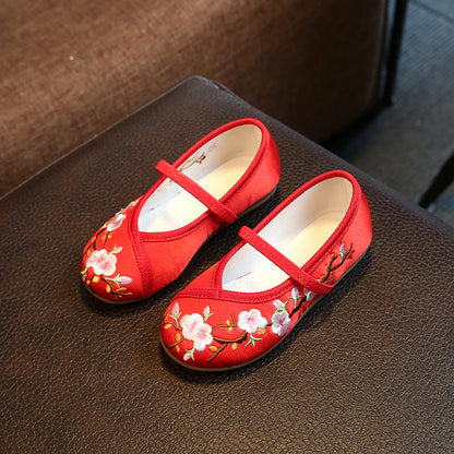 Childrens Simple And Versatile Embroidered Cloth Shoes