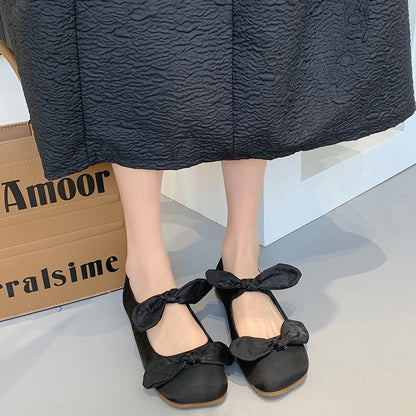 New Korean Super Chic Gentle And Cute Bow Flat Heel Grandma Shoes For Autumn 2026