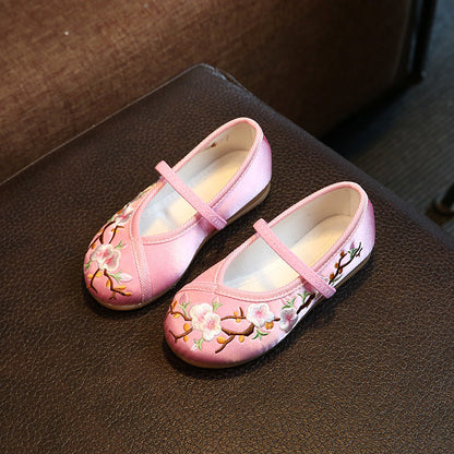 Childrens Simple And Versatile Embroidered Cloth Shoes